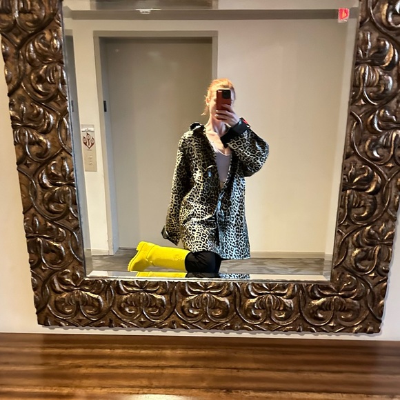 Leopard Rain Coat 🌧️ - Picture 7 of 8
